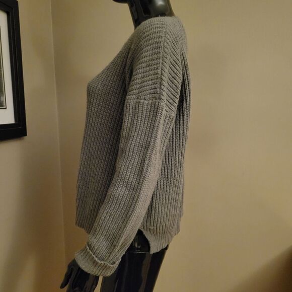 Pink Rose Sweater Size Medium - Picture 2 of 5